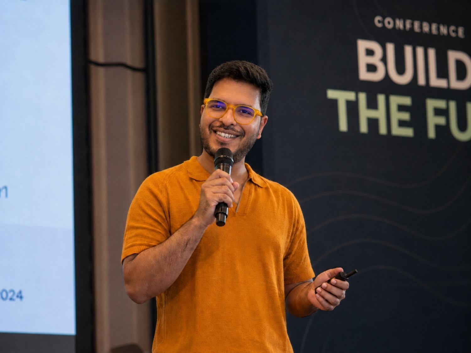 Apoorv Sharma, SEO speaker India, speaking at a conference in 2024